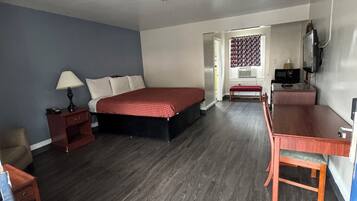Standard 1 King Bed | Desk, laptop workspace, free WiFi