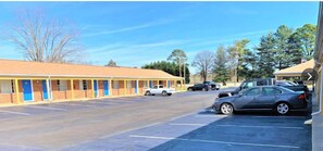 Vista frontal de la propiedad