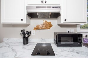 Microondas, parrilla de estufa y lavavajillas 