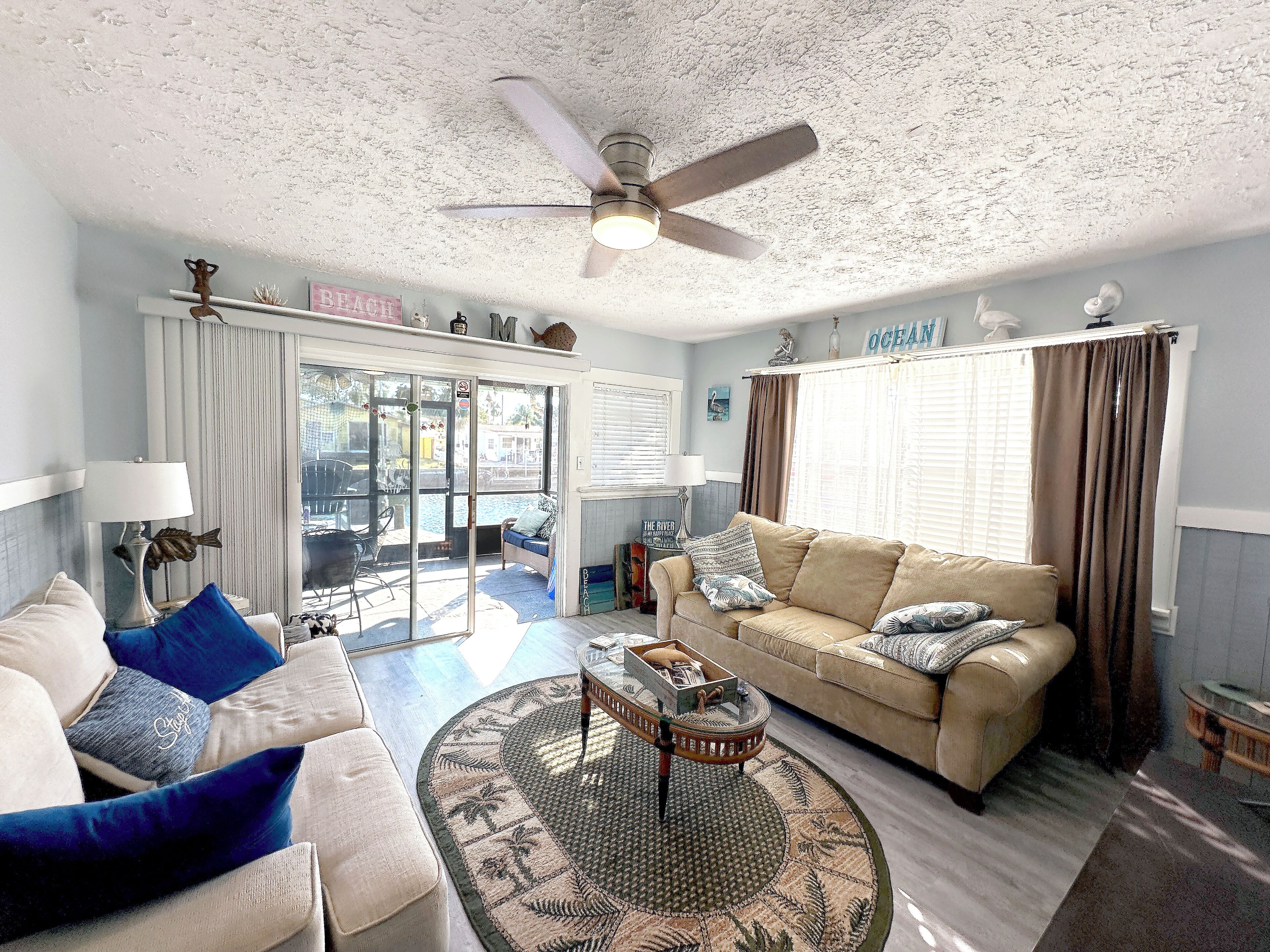 Una Smart TV, libros