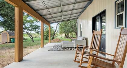 Welcome to the "Graham Cracker"! Enjoy your lake front stay at Lake Graham!