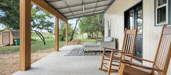 Welcome to the "Graham Cracker"! Enjoy your lake front stay at Lake Graham!