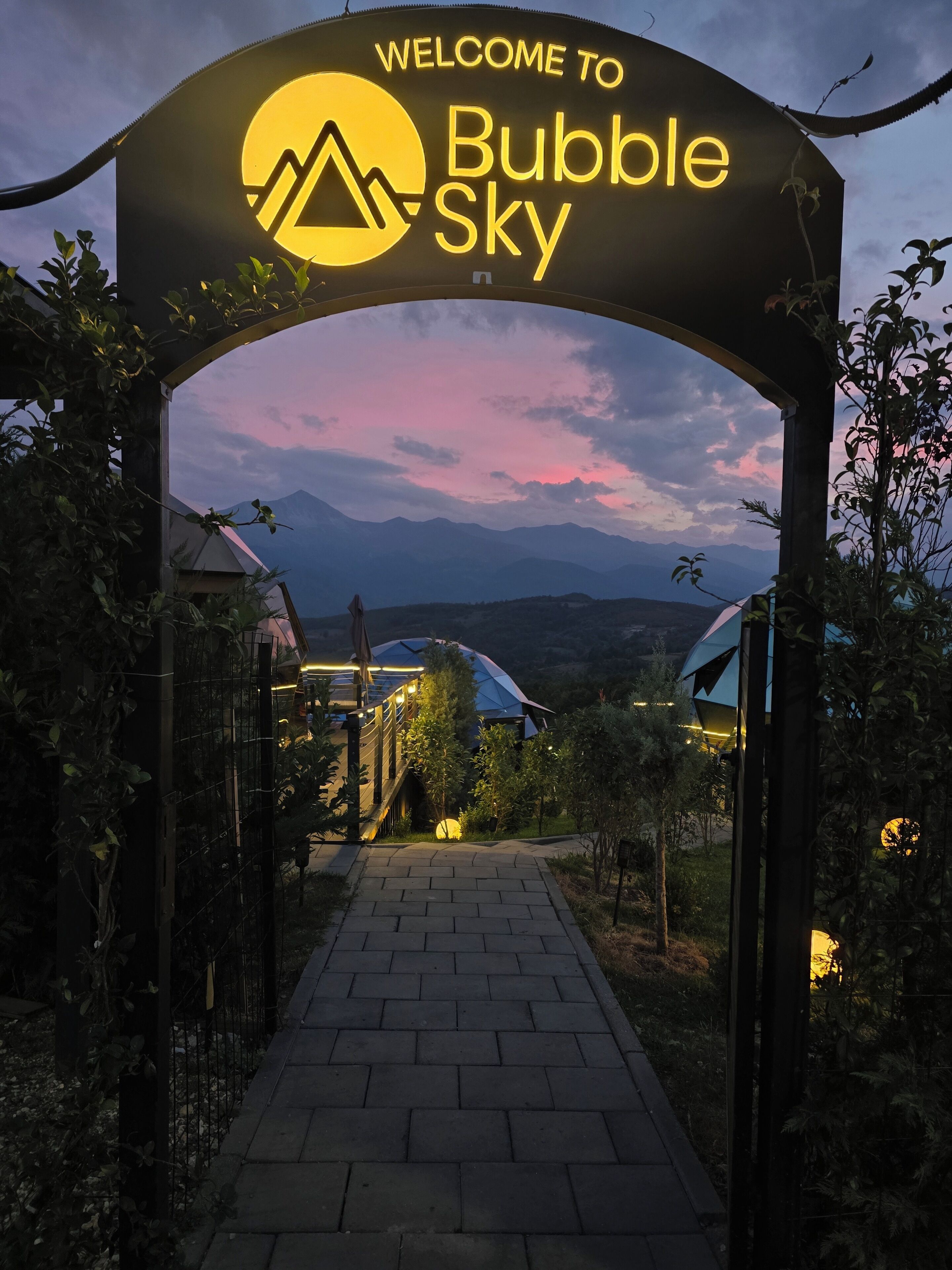 Vista frontal de la propiedad