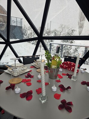 Vila superior, vista para a montanha | Cozinha privada | Fogão, cooktop, talheres/pratos/utensílios de cozinha