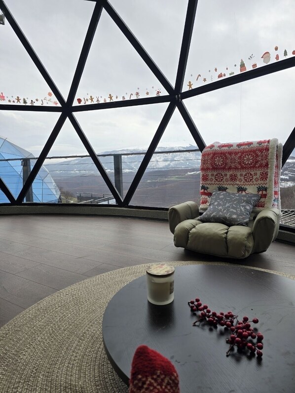 Deluxe Villa, Mountain View | Living area