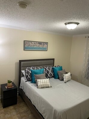 Iron/ironing board, WiFi, bed sheets