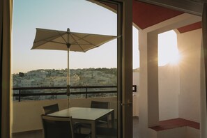 Outdoor dining - Montramar (Albufeira)