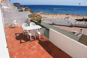 Outdoor dining - Montramar (Albufeira)