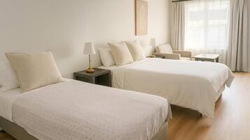 Executive Twin Room | Laptop workspace, free WiFi