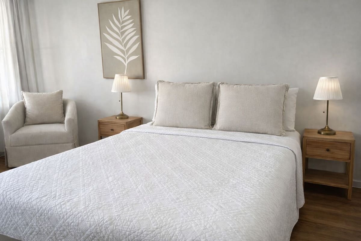 Deluxe Double Room | Laptop workspace, free WiFi