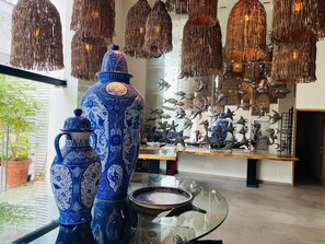 تفاصيل الفندق من الداخل