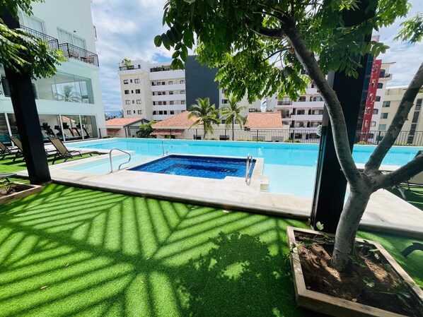 حمّام سباحة خارجي