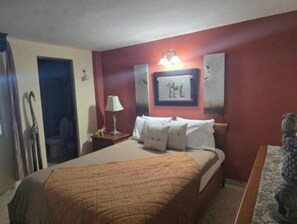 6 makuuhuonetta, silitysrauta/-lauta