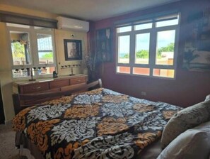 6 Schlafzimmer, Bügeleisen/Bügelbrett