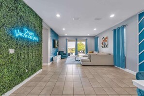 Interior - Encore Disney Dream (Kissimmee)