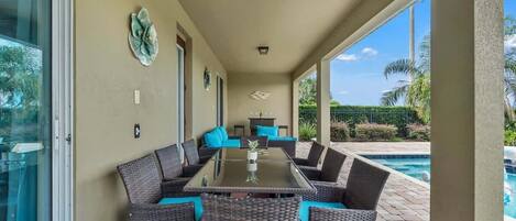 تناول الطعام بالخارج