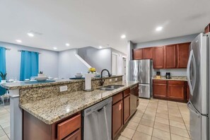 Fridge, microwave, oven, stovetop - Encore Disney Dream (Kissimmee)