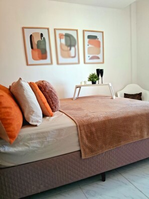 2 chambres, fer et planche à repasser, Wi-Fi, draps fournis