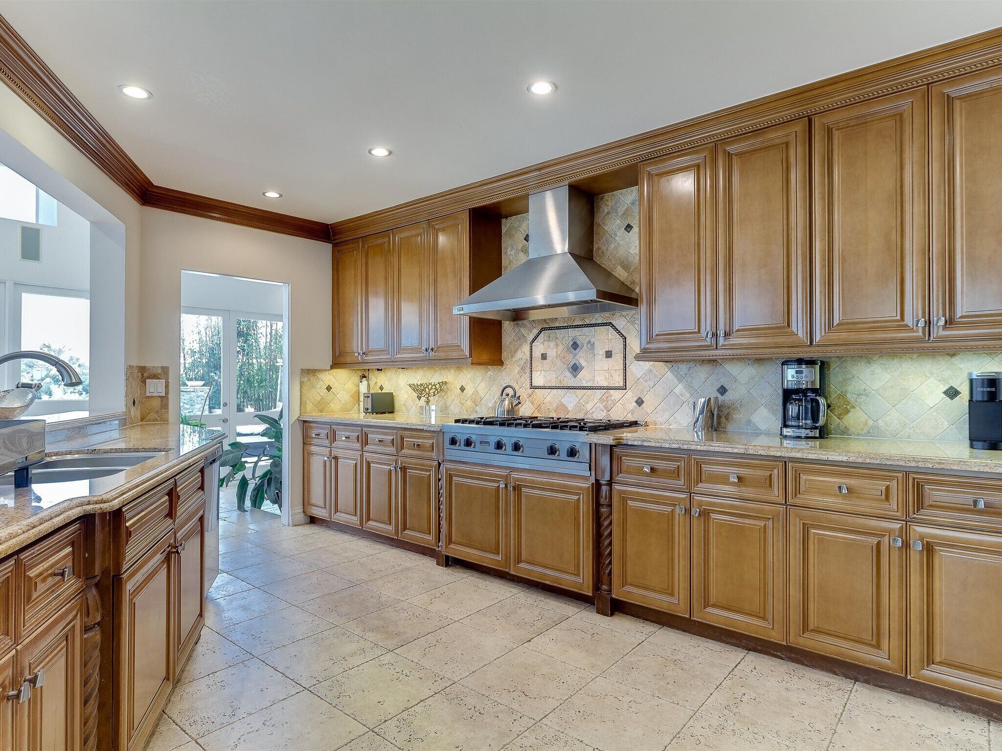 Kylskåp, mikrovågsugn, ugn och spishäll