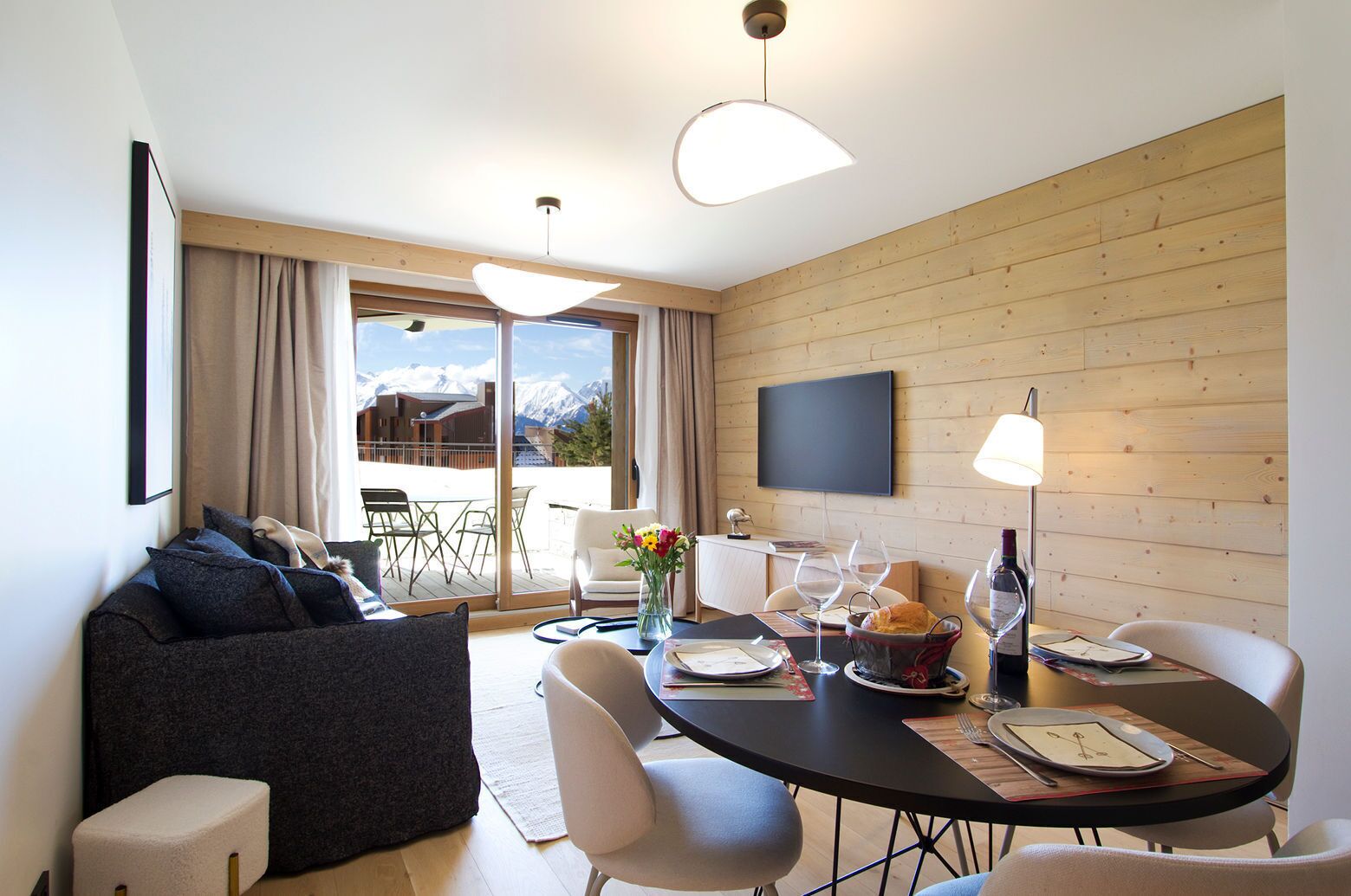 TV, fireplace, offices