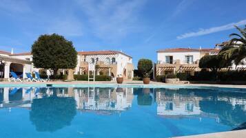 حمّام سباحة خارجي