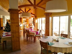 Dining - Cvl Club House (Lagos)