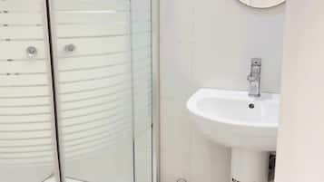 Luxury-Apartment, Stadtblick | Badezimmer