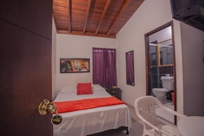Habitación individual clásica, vistas a la ciudad | Escritorio, espacio para trabajar con un portátil, wifi gratis