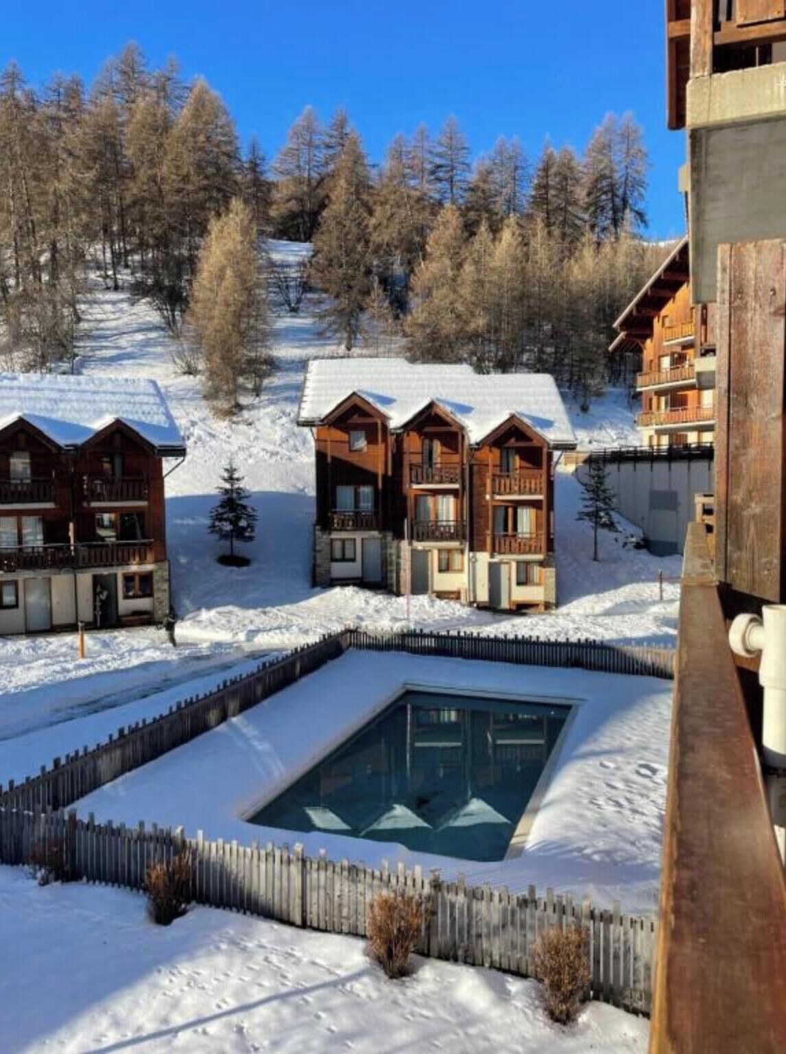 室外游泳池，恒温泳池