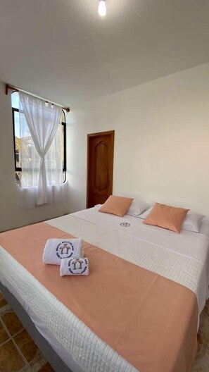 Single Room, Harbour View - Hostal brisas del mar (Puerto Villamil)