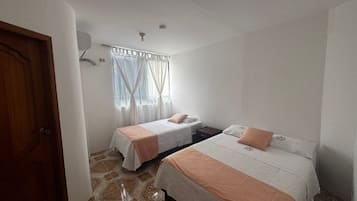 Phòng 2 giường đơn tiện nghi đơn giản, quang cảnh vườn | Bàn, truy cập Internet không dây miễn phí