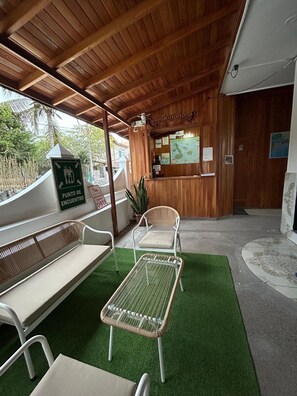 Reception - Hostal brisas del mar  (Puerto Villamil)