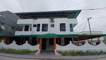 Mặt tiền nơi lưu trú