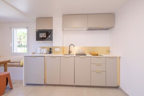 Fridge, microwave, dishwasher, coffee/tea maker