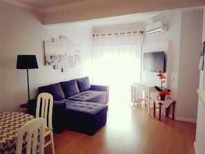 Living area - Squash Club (Portimão)