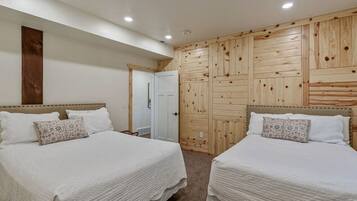 7 Schlafzimmer, Bügeleisen/Bügelbrett, Reisekinderbett, WLAN