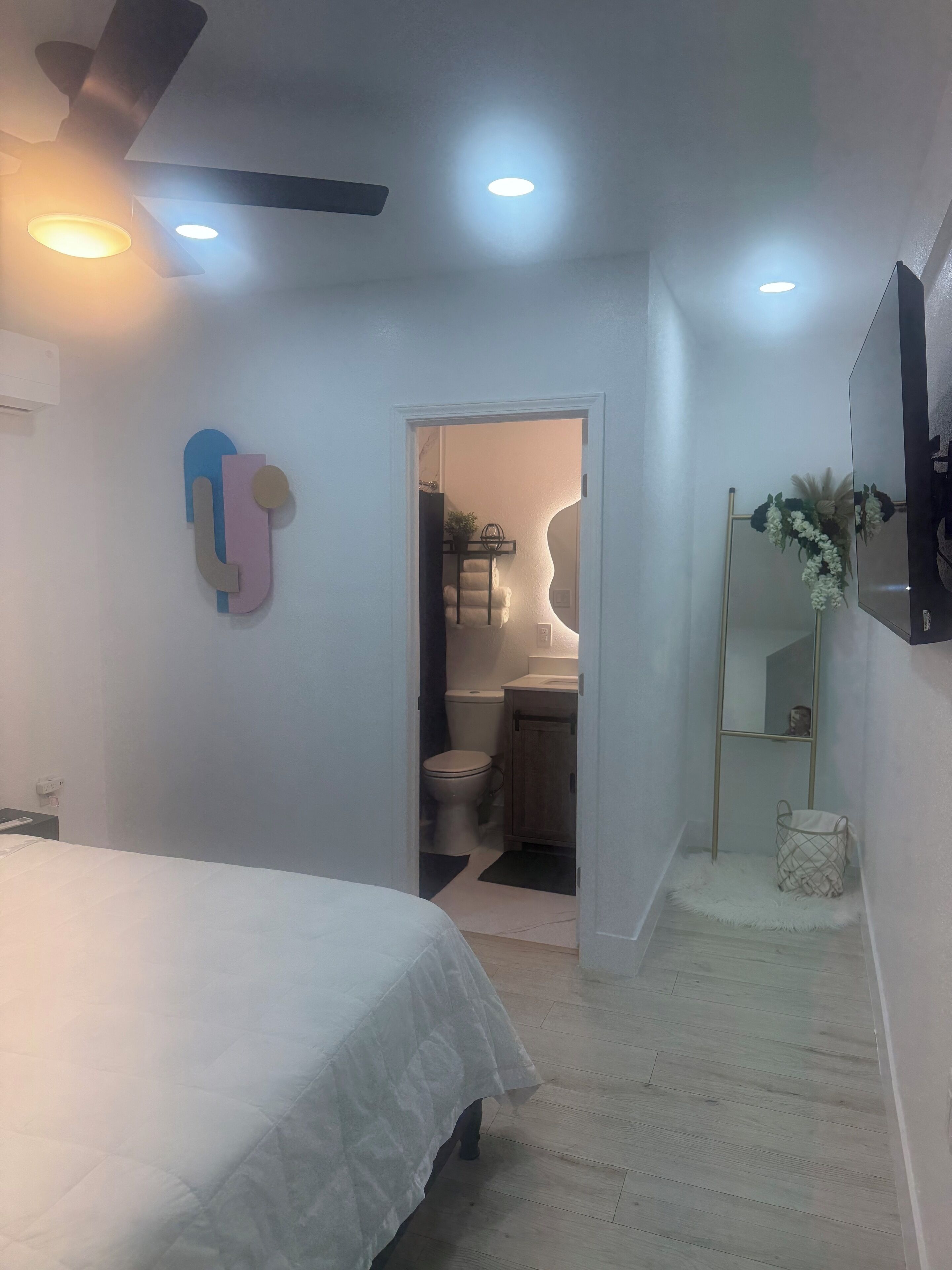 1 室のベッドルーム、WiFi (無料)、ベッドシーツ