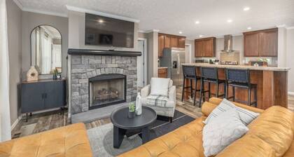 Private Retreat by the Ecusta Trail and Downtown
