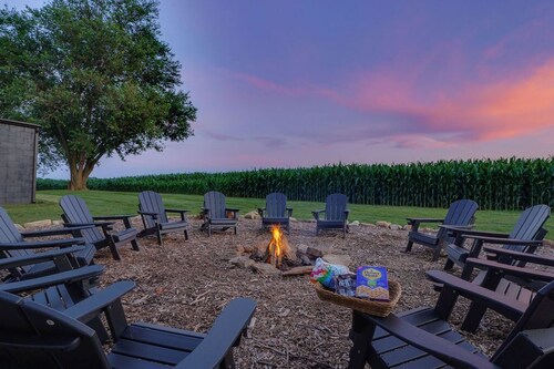 5 Bed Room with Hot tub, Fire pit & Pickle Ball Court