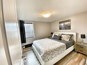 3 habitaciones, escritorio, tabla de planchar con plancha y wifi gratis 