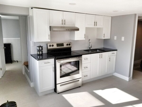 ثلاجة، ميكروويف، فرن، موقد طهي مسطح