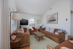 TV, books - 6077- Sunshine Daydream - Nags Head Coastal Retreat Near Beach (Nags Head)