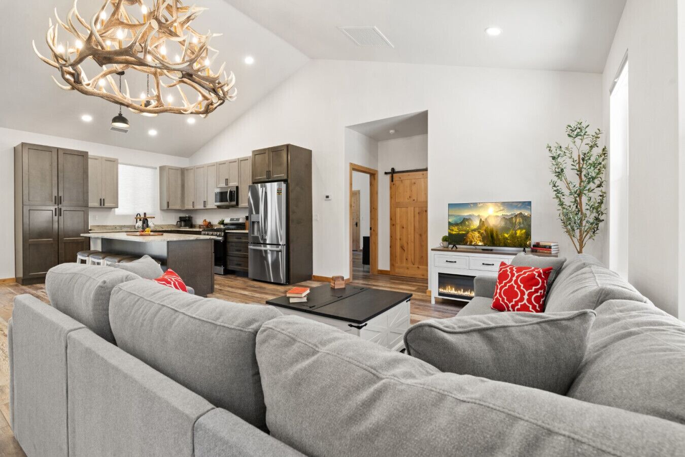 Smart TV, fireplace