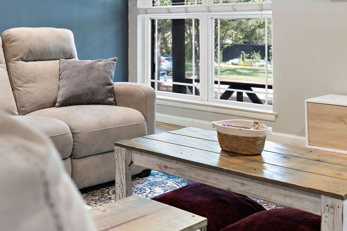 Una televisión, libros