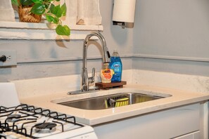 Private kitchen - Uptown Funk~Parking~W/D~Walk To Stadiums~Nightlife (Charlotte)