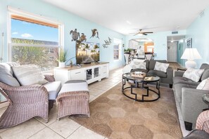 Smart TV - Gorgeous Direct Oceanfront w/ Private Balcony, Heated Pool & BBQ Grill! 🌊 (Cocoa Beach)