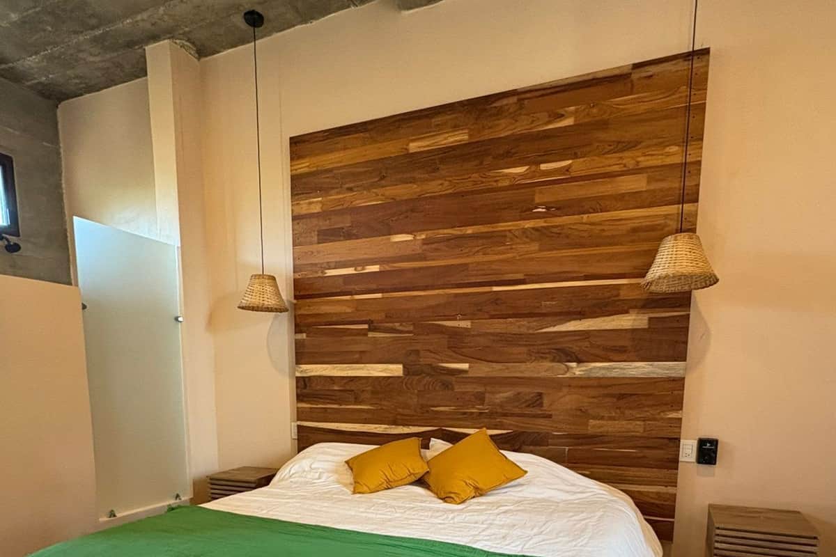 Espacio para trabajar con laptop y wifi gratis