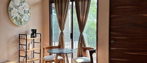 Deluxe Double Room | Laptop workspace, free WiFi