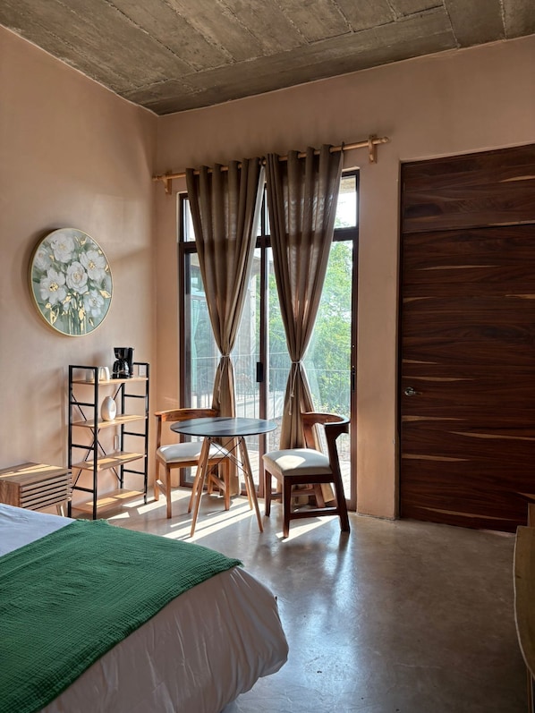 Deluxe Double Room | Laptop workspace, free WiFi