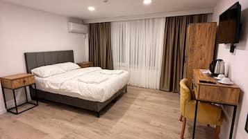 Double or Twin Room, Sea View | Desk, laptop workspace, free WiFi